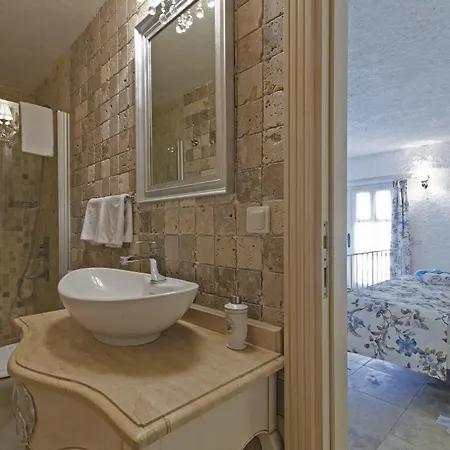 Roka Bed & Breakfast 2*